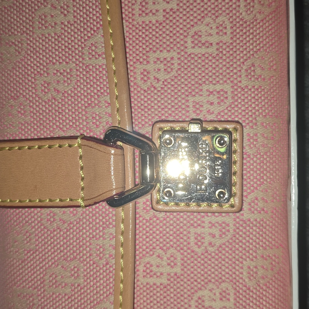 ❤️Host Pick New in box Dooney & bourke pink lock wallet - Picture 2 of 5